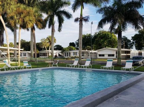 44 Amethyst Ave, Naples, FL 34114-8223