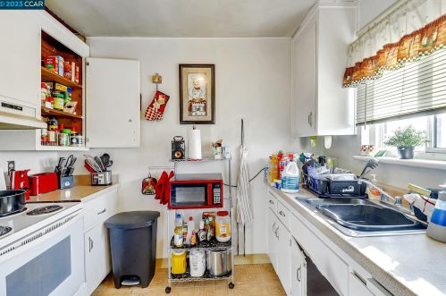 3201 Arkansas St, Oakland CA 94602-3707 exterior