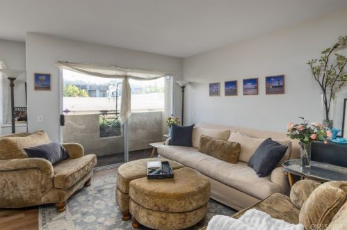 12060 Hoffman St, North Hollywood, CA 91604-4713