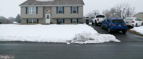 100 Walleye Dr, Lees Cross Roads, PA 17257-9048