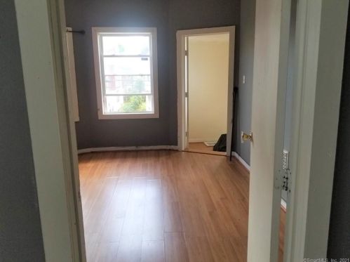 121 Livingston Pl, Bridgeport, CT 06610-1756
