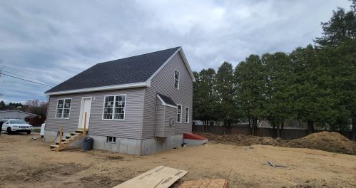 8 Evelyn Ave, Raymond, NH 03077-2025