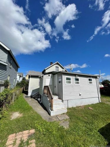 234 Deforest Ave, Bridgeport CT  06607-2413 exterior