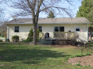 1228 Lake Breeze Rd, Oshkosh, WI 54904-7113