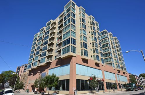 1550 Royall Pl, Milwaukee WI  53202-1808 exterior