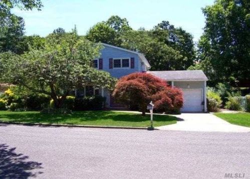 430 Lillian Blvd, Holbrook, NY 11741-3933