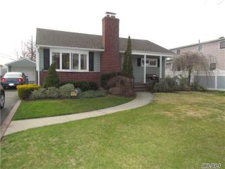 1182 Eastview Ave, North Wantagh, NY 11793-2714