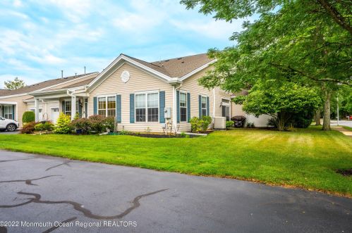 78 Jadelawns Dr, Lakewood, NJ 08701-7360