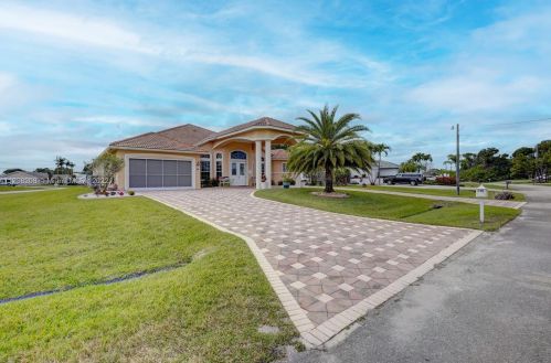 160 Saratoga Ave, Fort Pierce FL  34953-5974 exterior