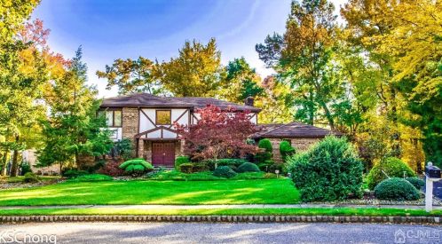 6 Persimmon Ct, East Brunswick, NJ 08816-2708