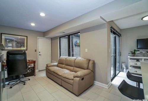 8 Wimbledon Ct, Muttontown NY  11753-2821 exterior