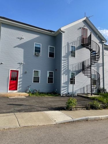 21 Mechanic St, Webster, MA 01570-2513