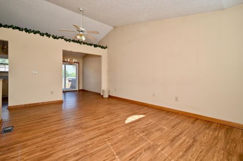 1468 Afton Dr, Florence KY  41042-8510 exterior