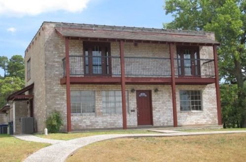 1919 20th St, Huntsville, TX 77340-4900