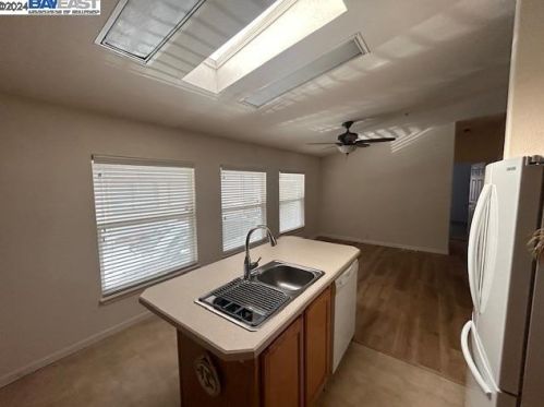 176 Harbor Dr, Daly City CA  94014-2829 exterior