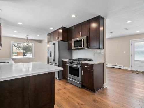 911 Buttles Pl, Milwaukee, WI 53217-2416