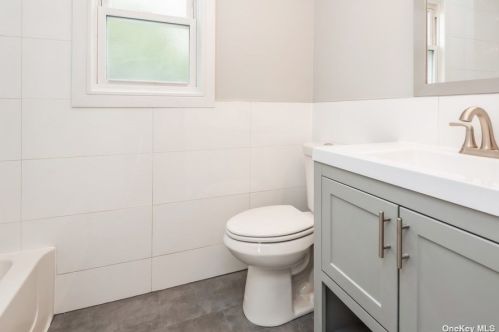 232 44 St, North Lindenhurst NY 11757-2307 exterior