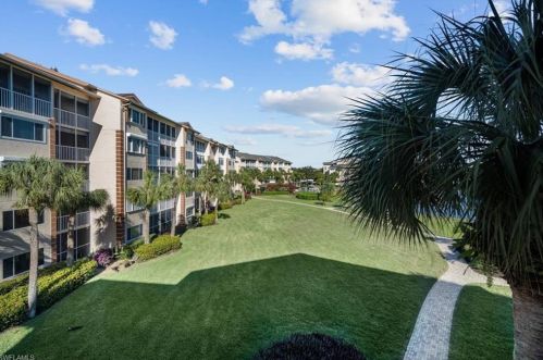 320 Horse Creek Dr, Naples, FL 34110-6000