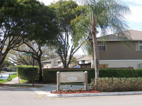 10781 11th St, Hollywood, FL 33026-5926