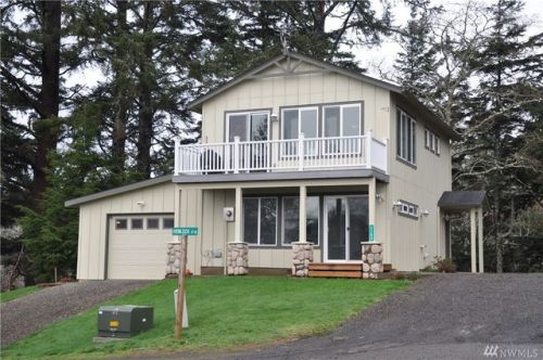 1142 Hemlock St, Ilwaco, WA 98624-9082