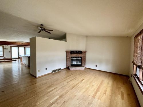 928 Southern Cross Rd, Green Bay, WI 54303-6580