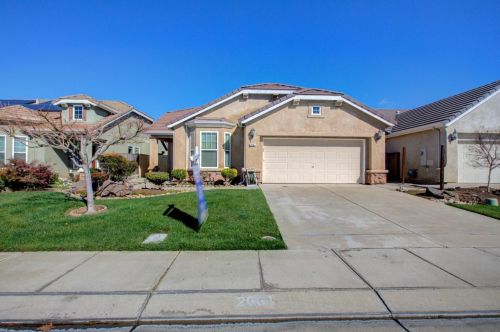 2661 Glow Rd, Riverbank, CA 95367-9556