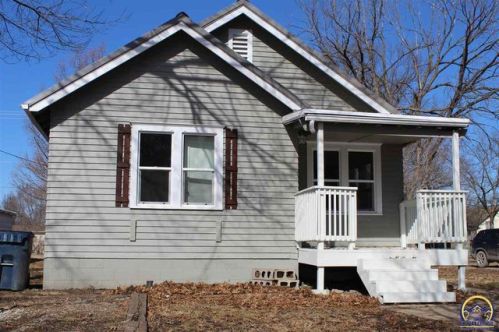 722 Market St, Osage City, KS 66523-1162