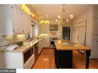 3734 Mount Vernon Ln, Saint Paul, MN 55129-5011