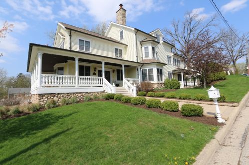 233 Darwin St, Lake Geneva WI  53147-2012 exterior