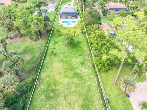 1890 Oakes Blvd, Naples, FL 34119-8749