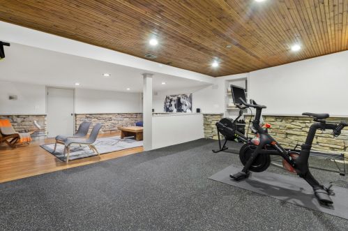 4101 Lk Dr, Milwaukee WI 53211-1720 exterior