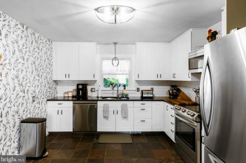 136 Franklin St, Auburn NJ  08085-1236 exterior