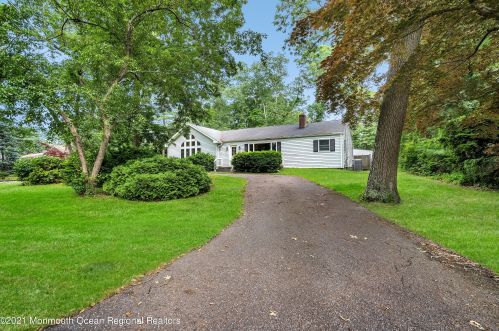 1008 Shore Dr, Brielle, NJ 08730-1126
