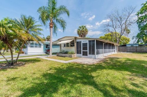 6828 Edgewater Dr, New Port Richey, FL 34652-1505