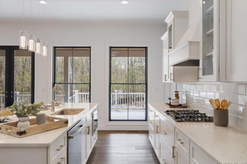 27 Lords Meadow Ln, Lyme, CT 06371-1355
