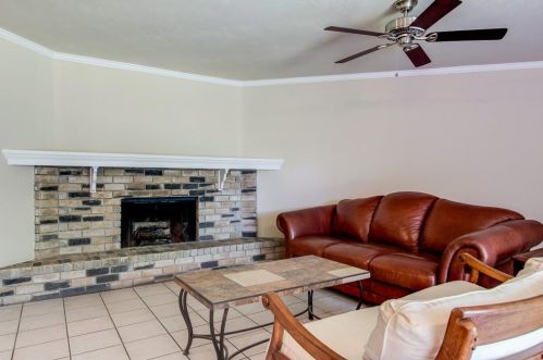 631 Valley View Dr, Allen TX  75002-3215 exterior