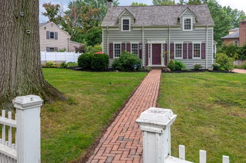 625 Carley Ave, Hermitage, PA 16146-3725