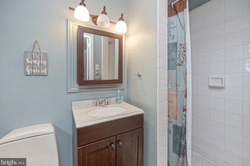 318 White Birch Dr, Riverton NJ  08077-4396 exterior