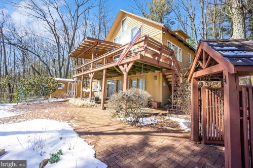 295 Kennetta Ln, Palmerton, PA 18071-6149