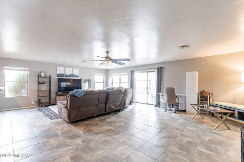 7498 Giachery Ave, Tucson AZ  85747-5613 exterior