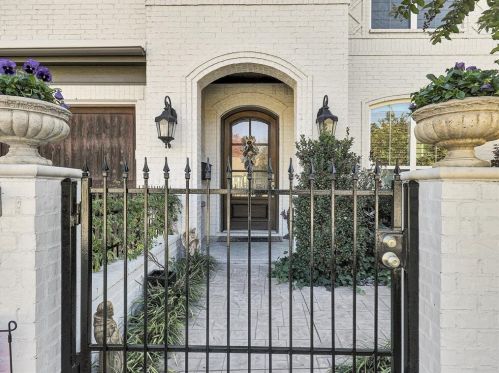 5529 Pershing Ave, Fort Worth, TX 76107-4709
