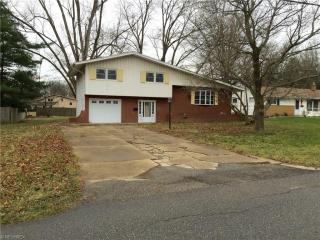 549 Murray Hill Dr, Youngstown, OH 44505-1547