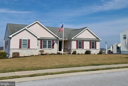30 Centre Ct, Red Lion PA  17356-8949 exterior