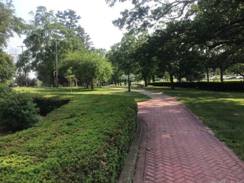 11 Saint John St, North Haven CT  06473-2340 exterior