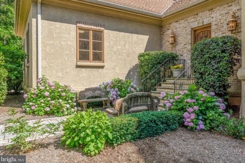 608 Kentland Dr, Great Falls VA  22066-1030 exterior