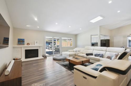 857 Crosby Ave, Simi Valley CA  93065-5012 exterior
