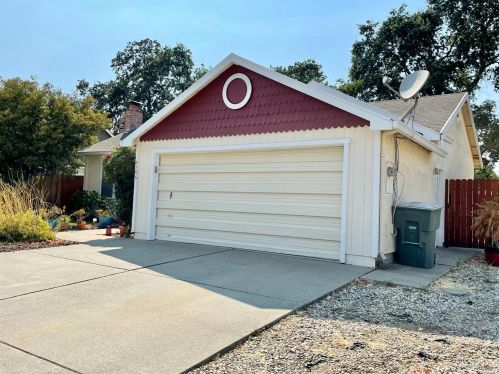 106 Adrian Ct, Vacaville, CA 95687-5176