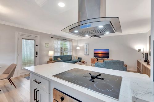 446 Normandy J, Delray Beach FL  33484-4874 exterior