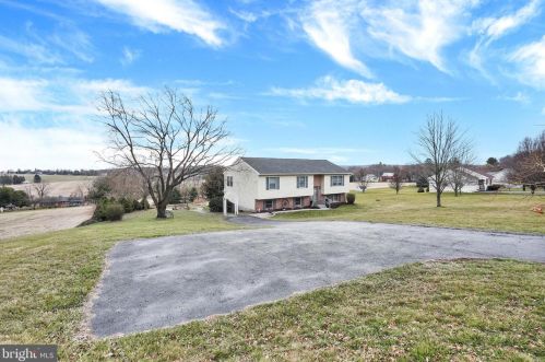 13611 Cross Roads Ave, Cross Roads, PA 17322-8392