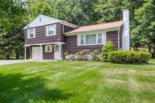25 Lori St, Poughkeepsie, NY 12603-5815